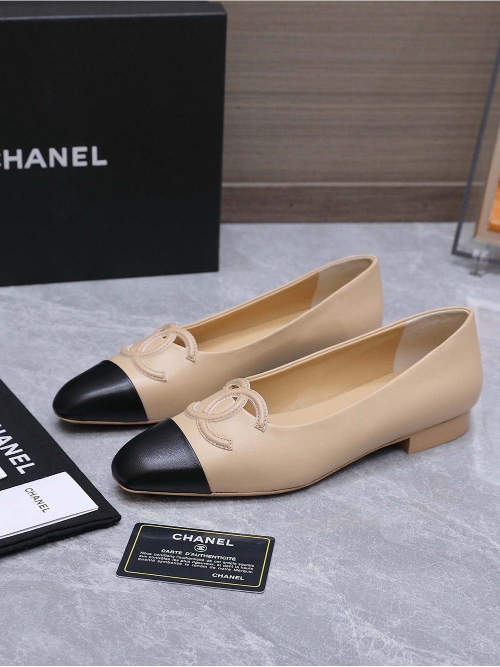 ❤️CHANEL Beige Leather Ballet Flats with Black Cap Toe and CC Motif